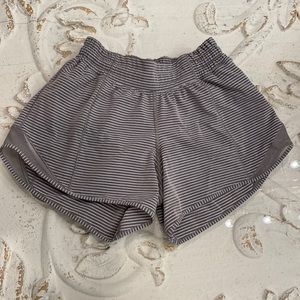 Lululemon Hotty Hot Shorts Sz 2- EEUC